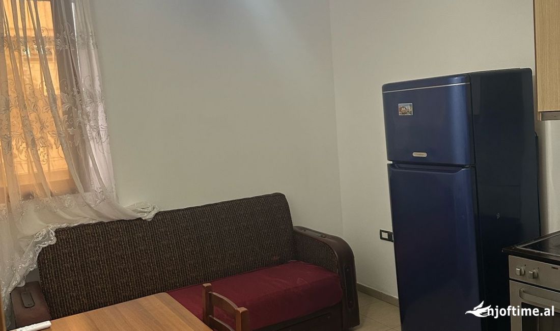 Shtepi me qera Shtepi Private ne Tirane, 1+1, Mobilimi E mobiluar, Pagesa 30,000  Leke.