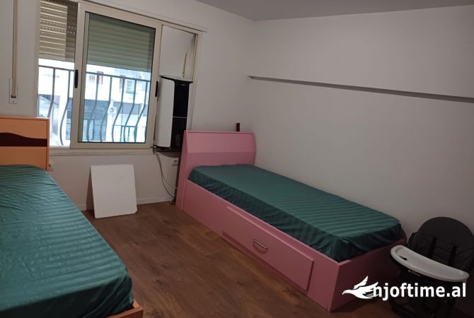 Shtepi ne shitje Apartament ne Tirane, 2+1, Mobilimi E mobiluar, Pagesa 169,999  Euro.