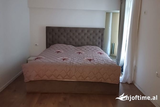 Shtepi ne shitje Apartament ne Tirane, 2+1, Mobilimi E mobiluar, Pagesa 169,999  Euro.