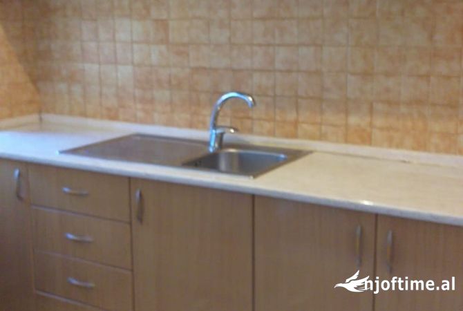 Shtepi me qera 1+1 ne Tirane - 34,900 Leke