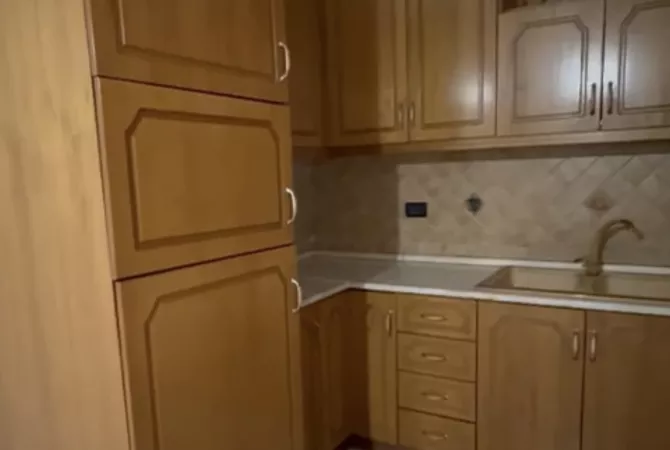 Shtepi me qera 2+1 ne Tirane - 35,000 Leke
