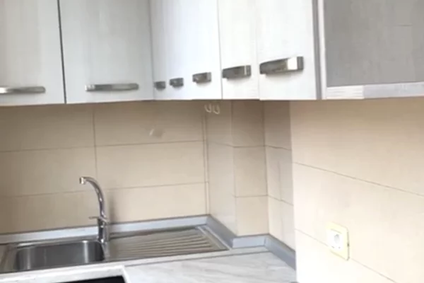 Shtepi me qera 1+1 ne Tirane - 35,000 Leke