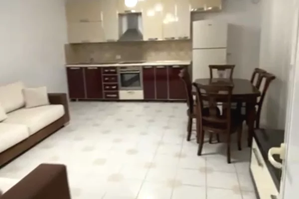 Shtepi me qera 3+1 ne Tirane - 40,000 Leke