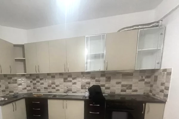 Shtepi me qera 2+1 ne Tirane - 44,000 Leke