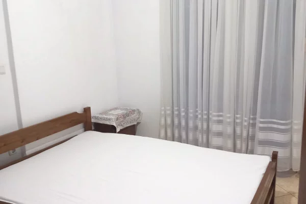 Shtepi me qera 1+1 ne Tirane - 30,000 Leke