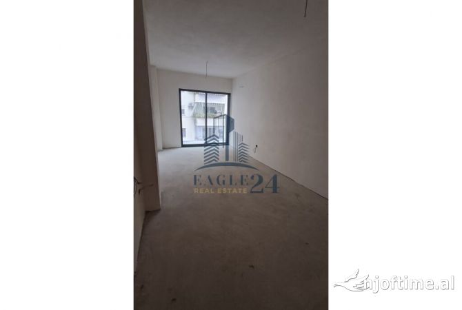 Shtepi ne shitje Apartament ne Tirane, 1+1, Mobilimi Bosh, pa mobiluar, Pagesa 248,000  Euro.