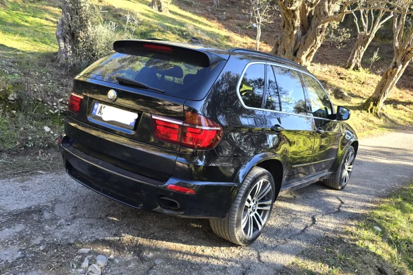 Makina ne shitje ne Tirane - 9,900 Euro