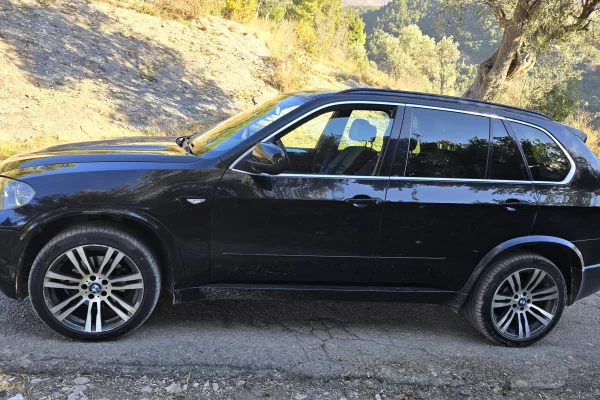 Makina ne shitje ne Tirane - 9,900 Euro