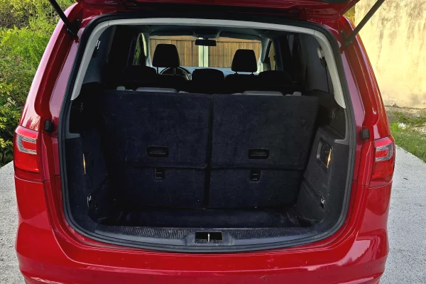 Makina ne shitje ne Tirane, Seat, 2012 Benzine,Kambio Manual Pagesa 5,900  Euro.