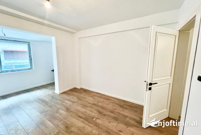 Ambient biznesi me qera 3+1 ne Tirane - 1,100 Euro