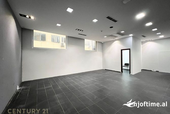 Ambient biznesi me qera 3+1 ne Tirane - 1,100 Euro