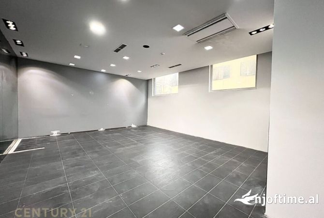Ambient biznesi me qera 3+1 ne Tirane - 1,100 Euro