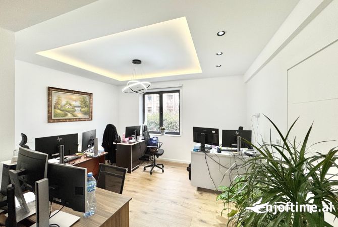 Ambient biznesi me qera 3+1 ne Tirane - 1,000 Euro