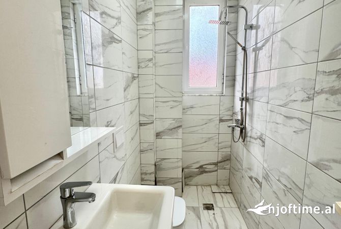 Shtepi me qera Apartament ne Tirane, 2+1, Mobilimi E mobiluar, Pagesa 800  Euro.