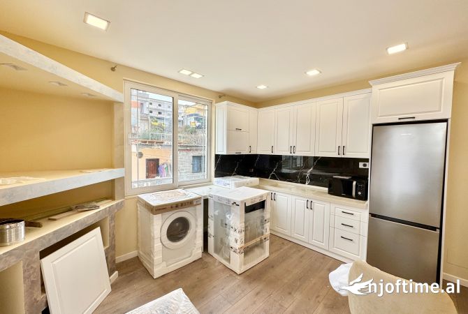 Shtepi me qera Apartament ne Tirane, 2+1, Mobilimi E mobiluar, Pagesa 800  Euro.