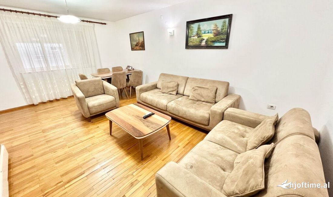 Shtepi ne shitje Apartament ne Tirane, 2+1, Mobilimi E mobiluar, Pagesa 313,000  Euro.