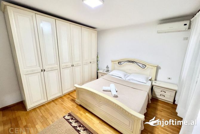 Shtepi ne shitje Apartament ne Tirane, 2+1, Mobilimi E mobiluar, Pagesa 313,000  Euro.