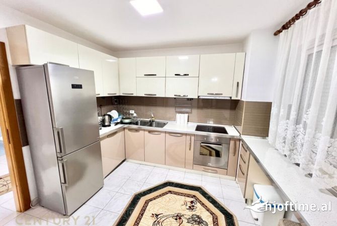 Shtepi ne shitje Apartament ne Tirane, 2+1, Mobilimi E mobiluar, Pagesa 313,000  Euro.