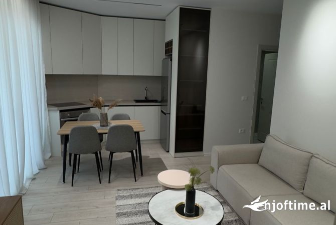 Shtepi me qera Apartament ne Tirane, 1+1, Mobilimi E mobiluar, Pagesa 550  Euro.