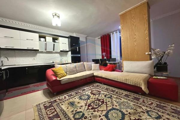 Shtepi me qera Apartament ne Tirane, 2+1, Mobilimi E mobiluar, Pagesa 55,000  Leke.