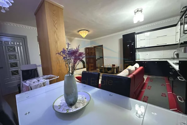 Shtepi me qera Apartament ne Tirane, 2+1, Mobilimi E mobiluar, Pagesa 55,000  Leke.