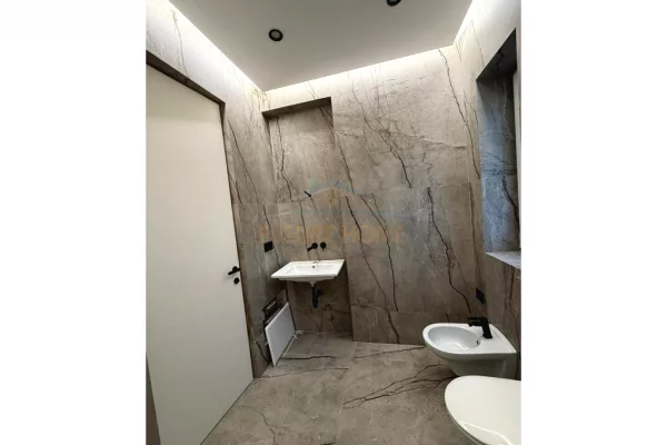 Shtepi me qera 2+1 ne Tirane - 700 Euro