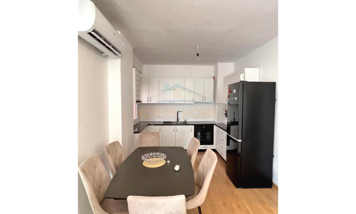 Shtepi ne shitje Apartament ne Tirane, 1+1, Mobilimi Pjeserisht e mobiluar, Pagesa 123,000  Euro.