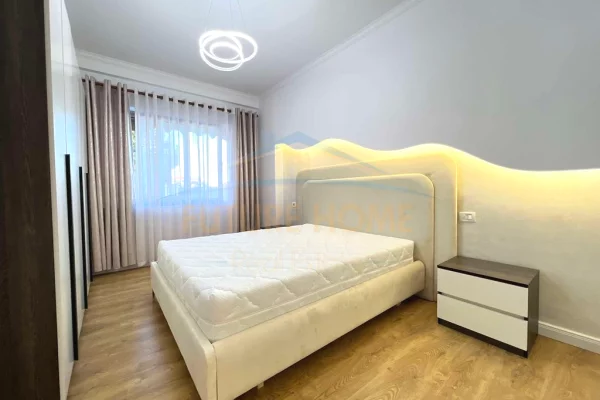 Shtepi ne shitje Apartament ne Tirane, 2+1, Mobilimi E mobiluar, Pagesa 168,000  Euro.