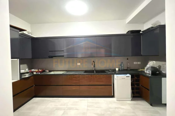 Shtepi ne shitje Apartament ne Tirane, 3+1, Mobilimi Bosh, pa mobiluar, Pagesa 255,000  Euro.