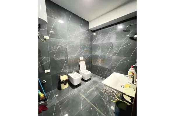 Shtepi ne shitje Apartament ne Tirane, 3+1, Mobilimi Bosh, pa mobiluar, Pagesa 255,000  Euro.