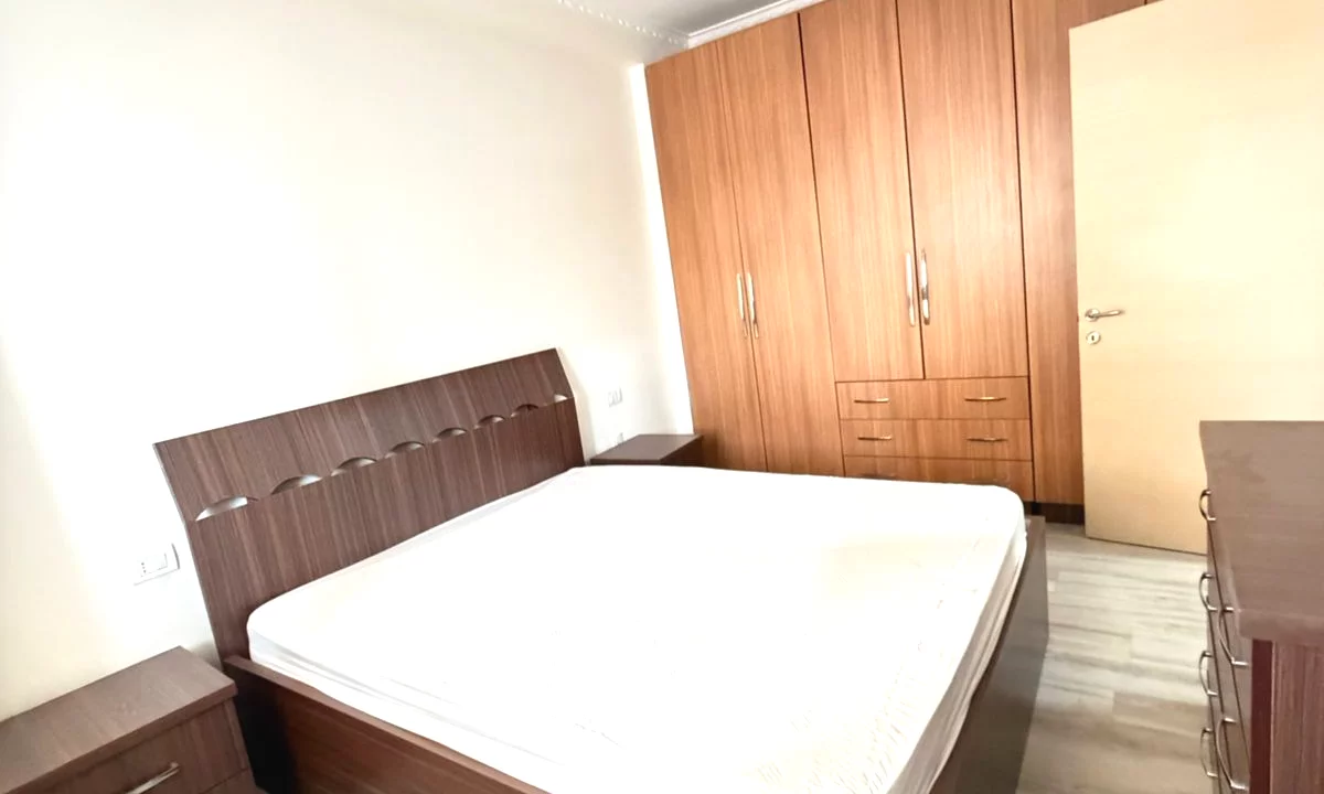 Shtepi ne shitje Apartament ne Tirane, 1+1, Mobilimi E mobiluar, Pagesa 115,000  Euro.