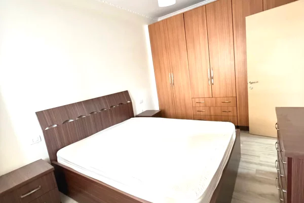 Shitet Apartament 1+1 Unaza e Re 