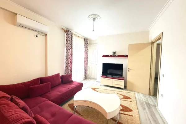 Shtepi ne shitje Apartament ne Tirane, 1+1, Mobilimi E mobiluar, Pagesa 115,000  Euro.