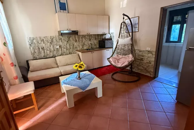 Shtepi me qera 2+1 ne Tirane - 45,001 Leke