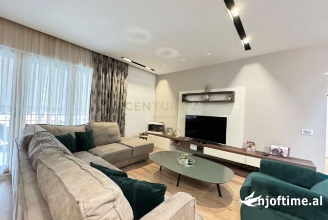 Shtepi me qera 2+1 ne Tirane - 1,400 Euro