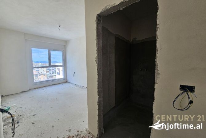Shtepi ne shitje Apartament ne Tirane, 2+1, Mobilimi Bosh, pa mobiluar, Pagesa 165,000  Euro.