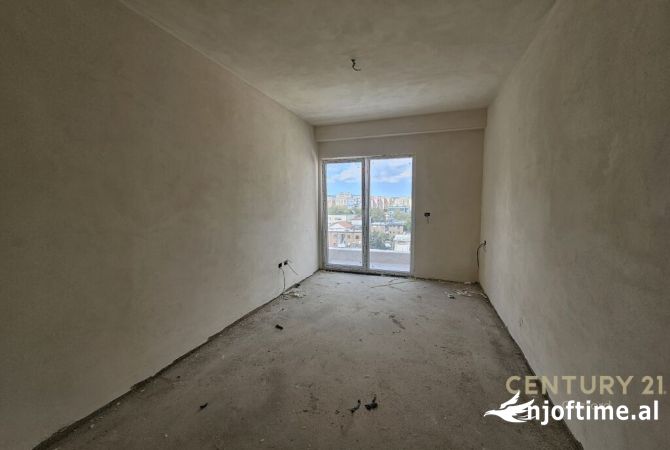 Shtepi ne shitje Apartament ne Tirane, 2+1, Mobilimi Bosh, pa mobiluar, Pagesa 165,000  Euro.
