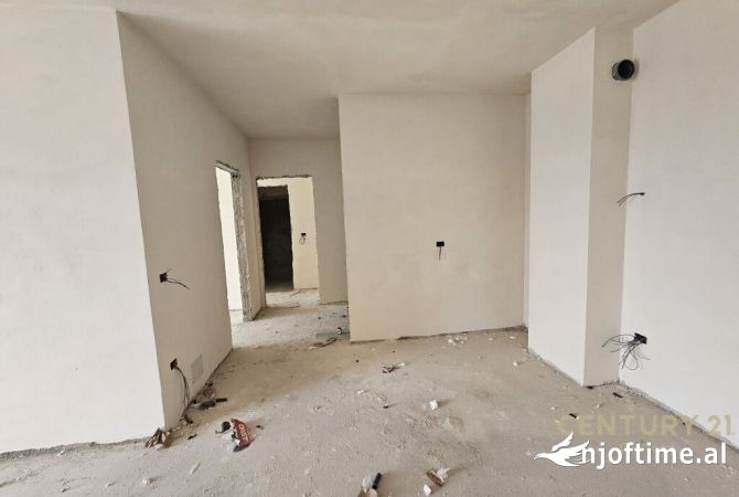 Shtepi ne shitje Apartament ne Tirane, 2+1, Mobilimi Bosh, pa mobiluar, Pagesa 165,000  Euro.
