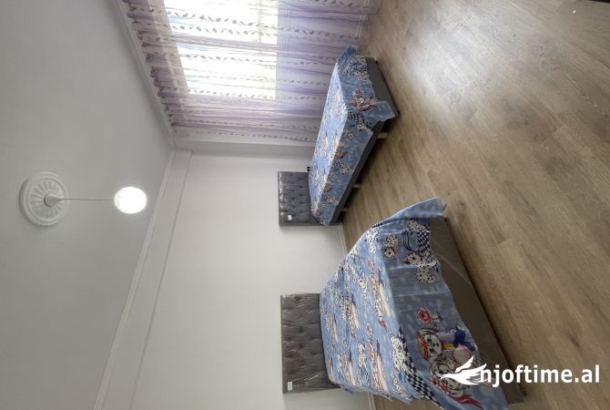 Shtepi ne shitje Apartament ne Tirane, 2+1, Mobilimi Pjeserisht e mobiluar, Pagesa 125,000  Euro.