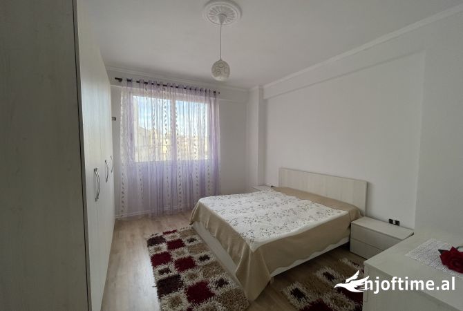 Shtepi ne shitje Apartament ne Tirane, 2+1, Mobilimi Pjeserisht e mobiluar, Pagesa 125,000  Euro.