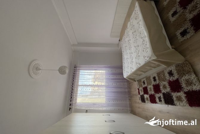 Shtepi ne shitje Apartament ne Tirane, 2+1, Mobilimi Pjeserisht e mobiluar, Pagesa 125,000  Euro.