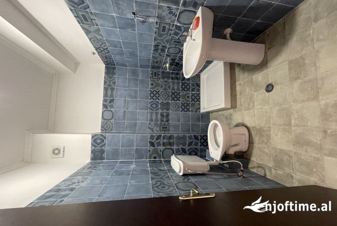 Shtepi ne shitje Apartament ne Tirane, 2+1, Mobilimi Pjeserisht e mobiluar, Pagesa 125,000  Euro.