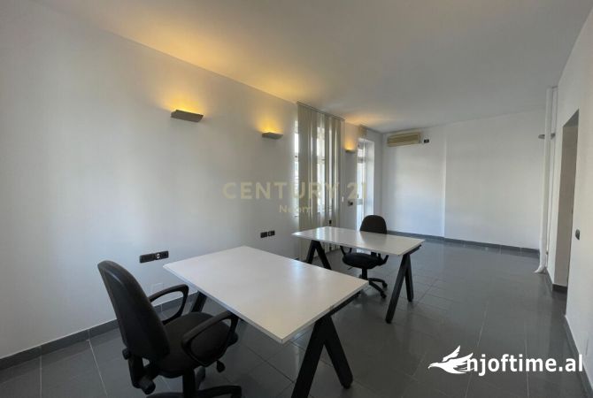 Ambient biznesi me qera 3+1 ne Tirane - 550 Euro