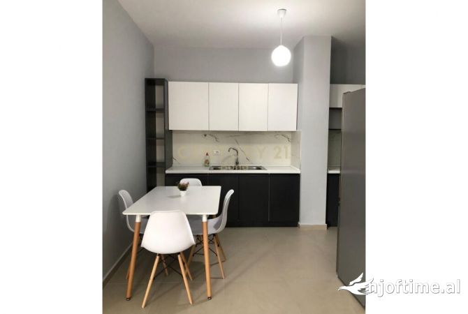 Shtepi me qera Apartament ne Tirane, 1+1, Mobilimi E mobiluar, Pagesa 500  Euro.