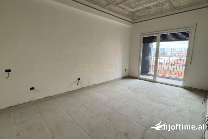 Shtepi ne shitje Apartament ne Tirane, 1+1, Mobilimi Bosh, pa mobiluar, Pagesa 105,000  Euro.