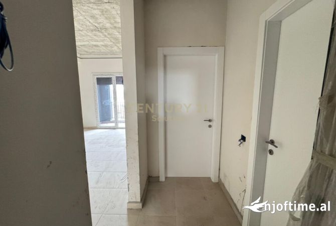Shtepi ne shitje Apartament ne Tirane, 1+1, Mobilimi Bosh, pa mobiluar, Pagesa 105,000  Euro.