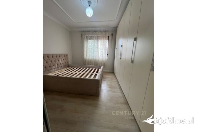Shtepi ne shitje Apartament ne Tirane, 1+1, Mobilimi E mobiluar, Pagesa 90,000  Euro.