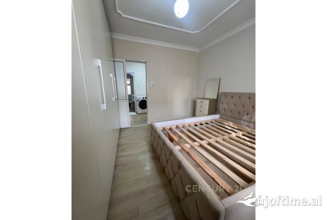 Shtepi ne shitje Apartament ne Tirane, 1+1, Mobilimi E mobiluar, Pagesa 90,000  Euro.