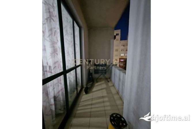 Shtepi ne shitje Apartament ne Tirane, 1+1, Mobilimi E mobiluar, Pagesa 110,000  Euro.