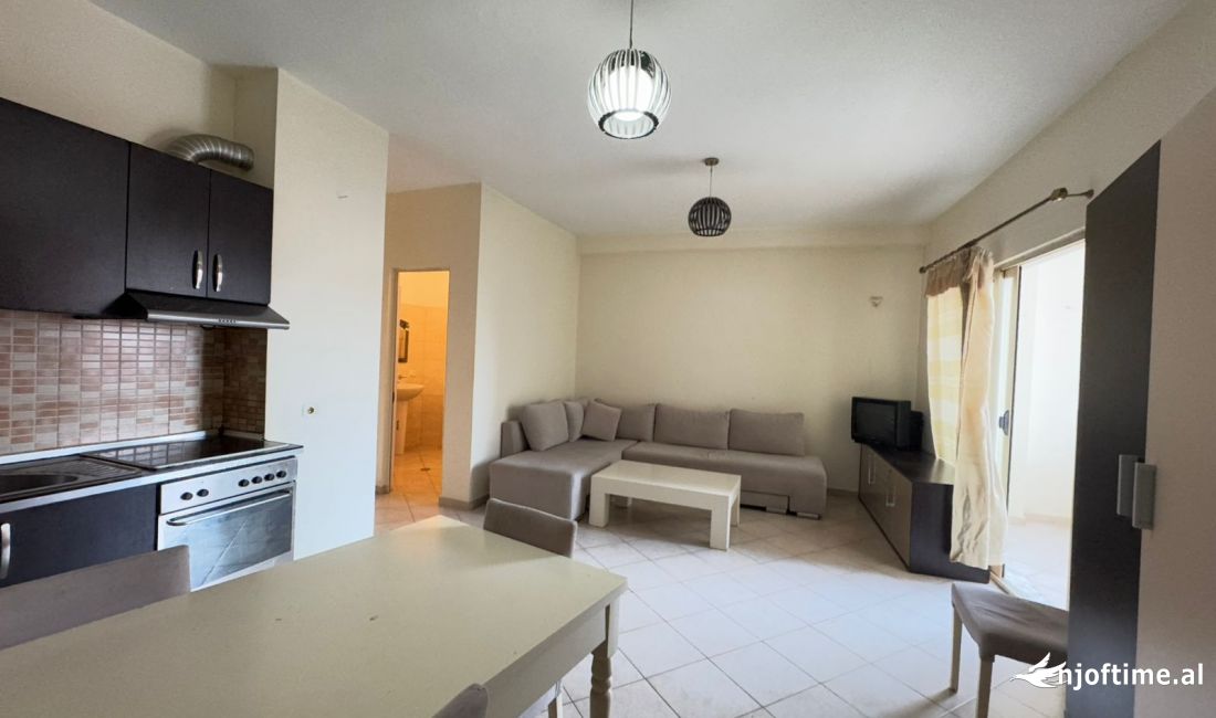 Shtepi ne shitje Apartament ne Tirane, Garsoniere, Mobilimi E mobiluar, Pagesa 60,900  Euro.